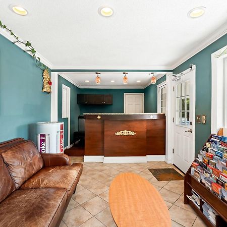 Americas Best Value Inn Stonington Mystic Экстерьер фото