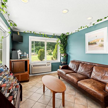 Americas Best Value Inn Stonington Mystic Экстерьер фото
