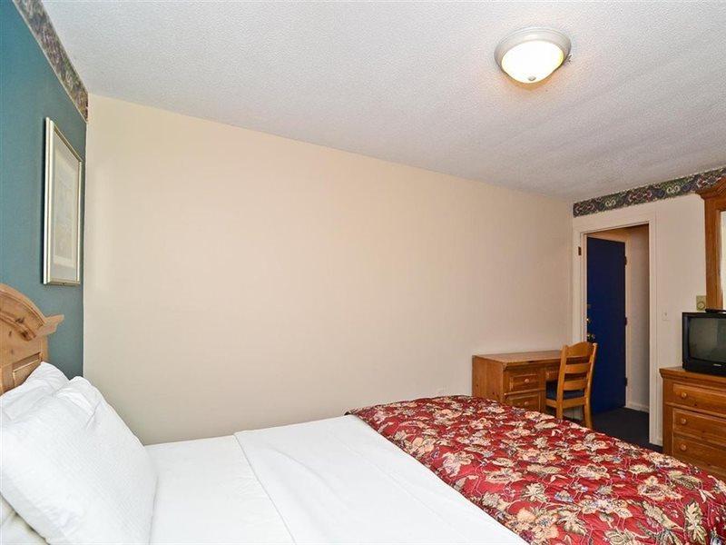 Americas Best Value Inn Stonington Mystic Экстерьер фото
