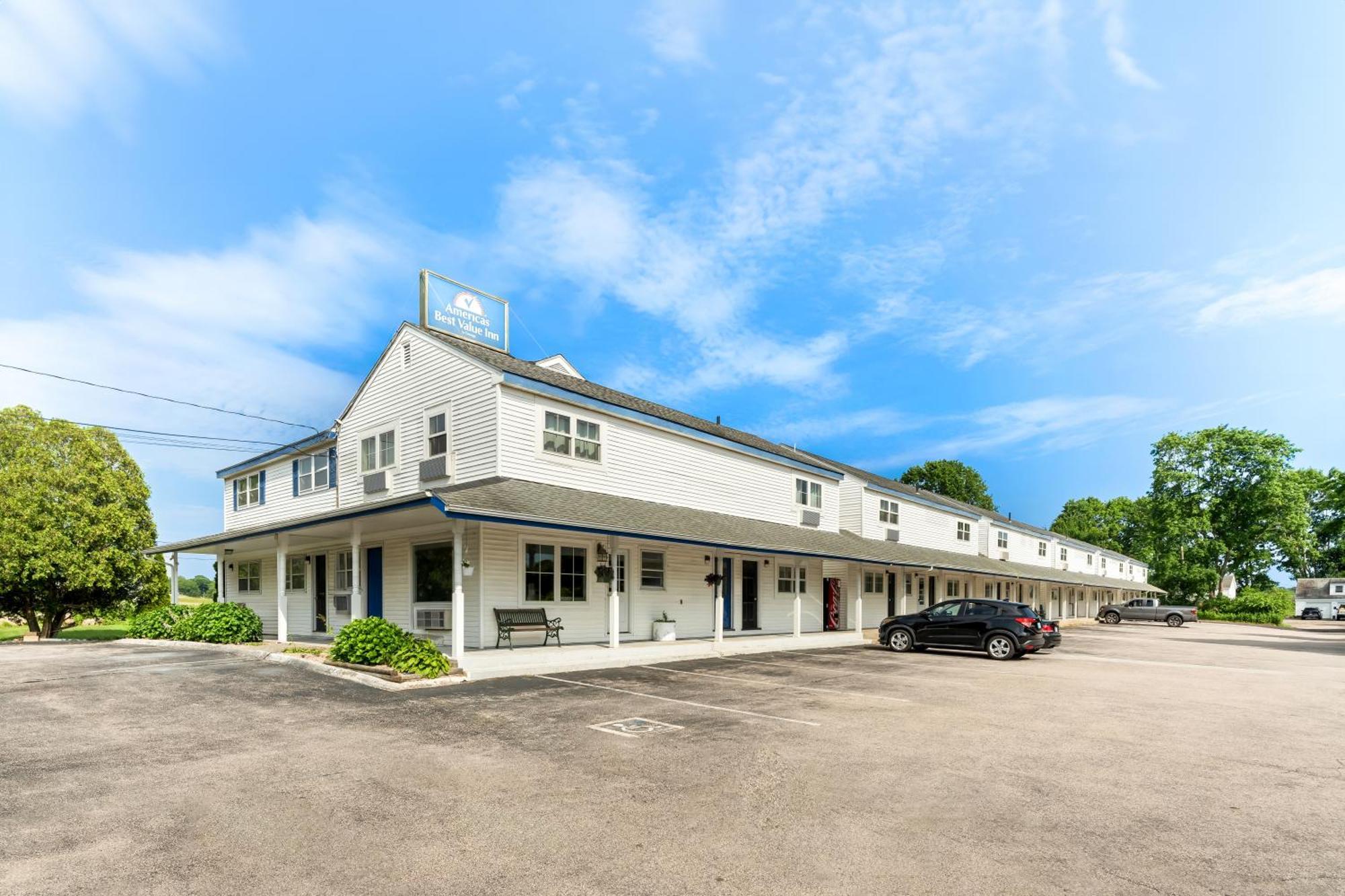 Americas Best Value Inn Stonington Mystic Экстерьер фото