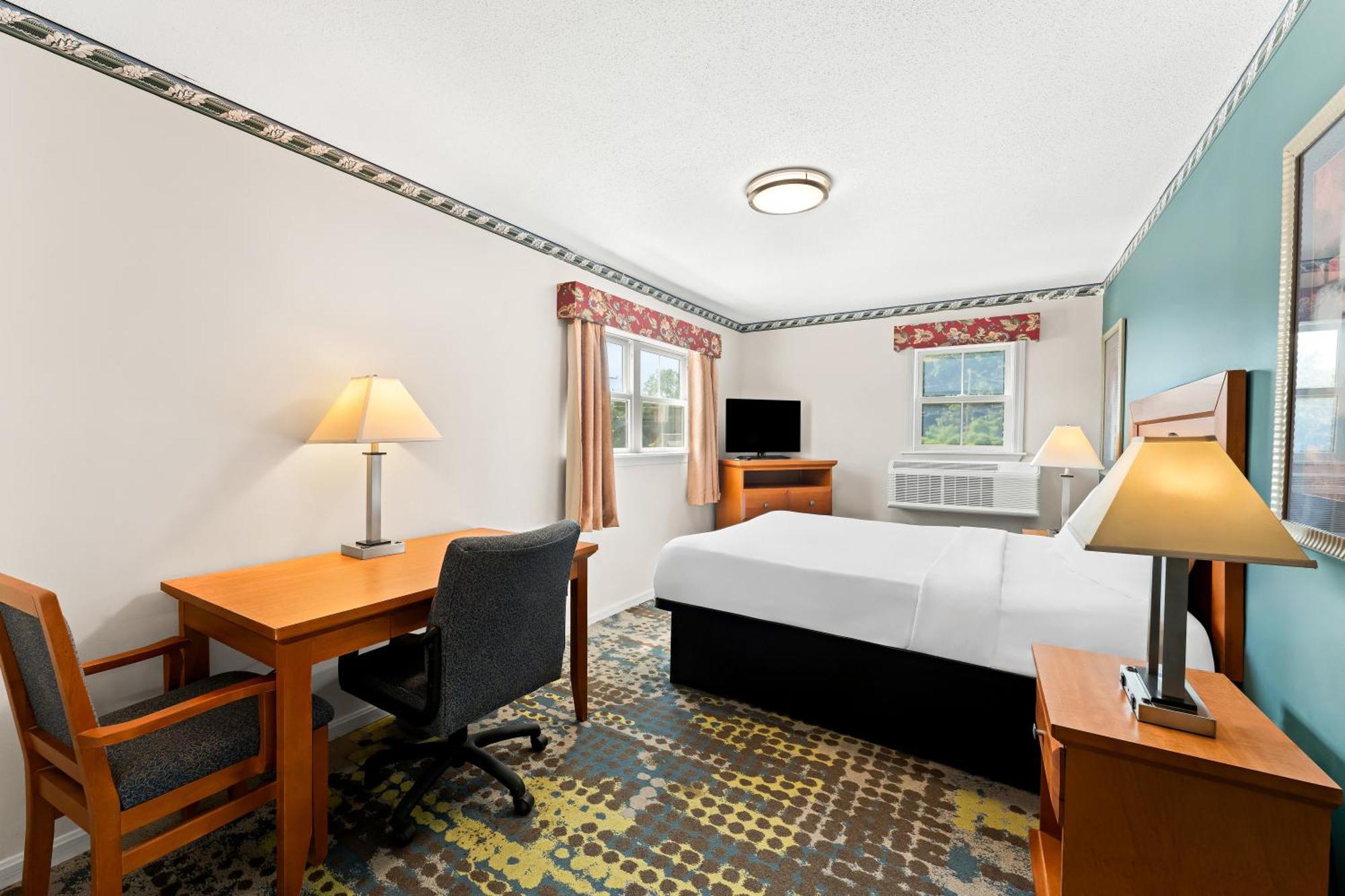 Americas Best Value Inn Stonington Mystic Экстерьер фото