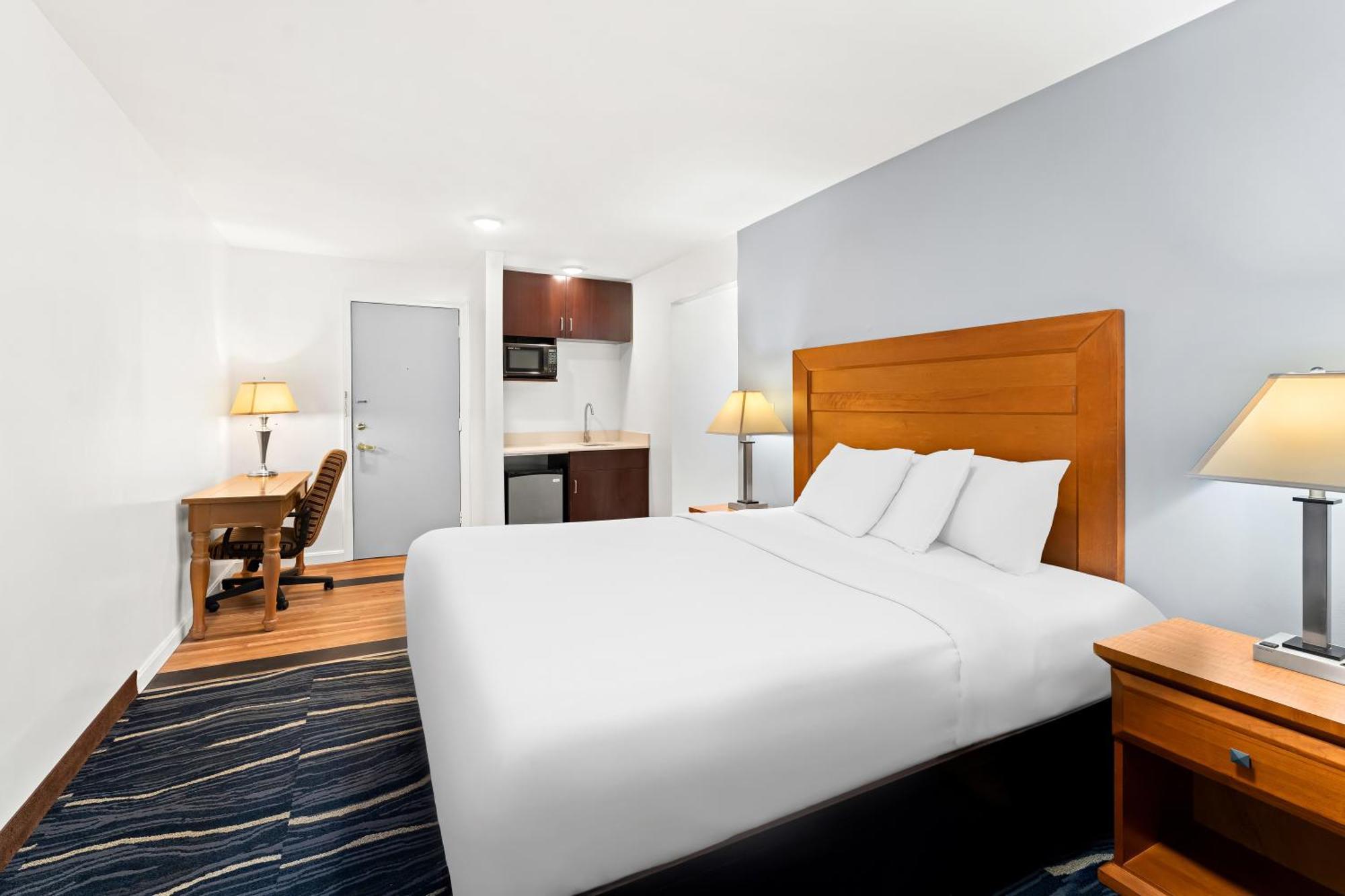 Americas Best Value Inn Stonington Mystic Экстерьер фото